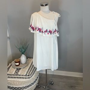 DONATED ❌Embroidered one shoulder white floral summer mini dress M